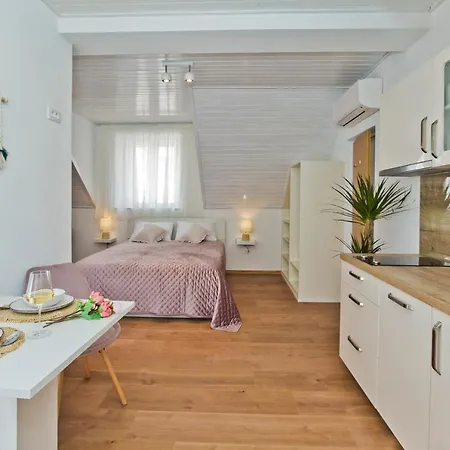 *Beautiful, Centrally Located Studio Apartment* Hvar Town Exterior photo