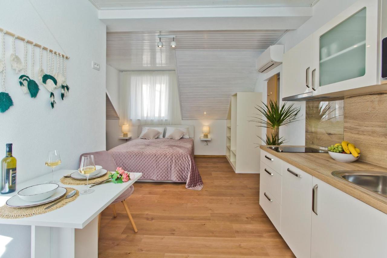 *beautiful, Centrally Located Apartment* Apartment