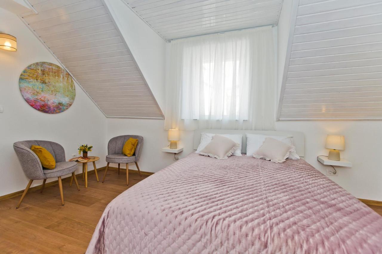 *beautiful, Centrally Located Apartment*